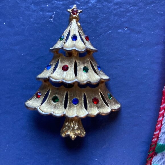 Vintage Christmas Scarf & Jonette Tree  Pin, Set of both - Picture 4 of 15